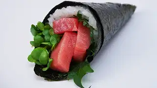 Medium Fatty Tuna ： 900yen