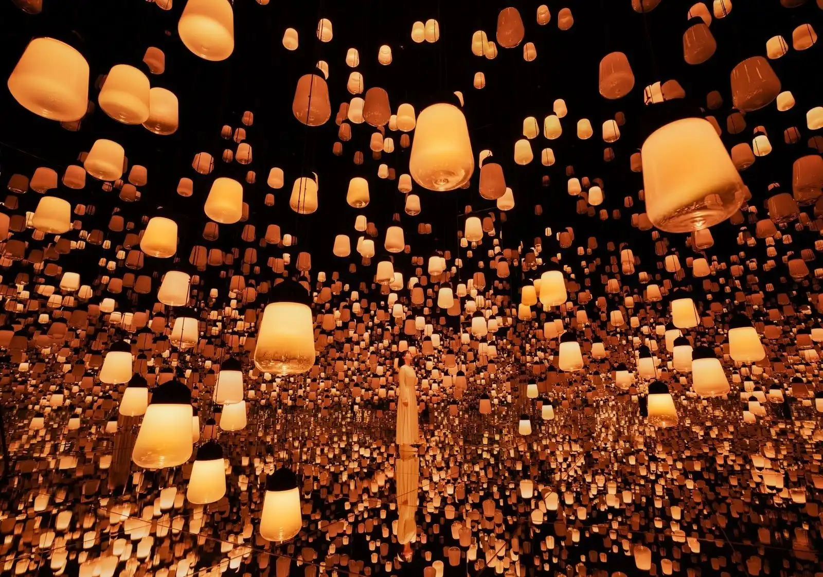 Forest of Resonating Lamps: One Stroke - Fire